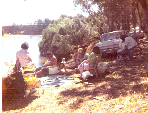 Poulter family by the Macquarie River 1975